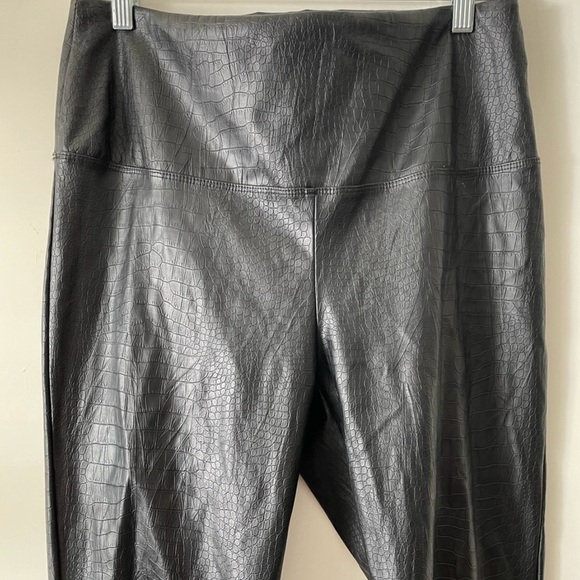 Nicole Miller New York black leather pants. Woman’s size L - Picture 5 of 6